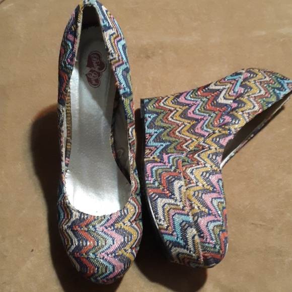 Shoes - Picture 3 of 3